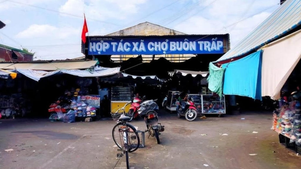 Chợ Buôn Trấp có những món ăn đặc sản và trải nghiệm gì không thể bỏ lỡ?