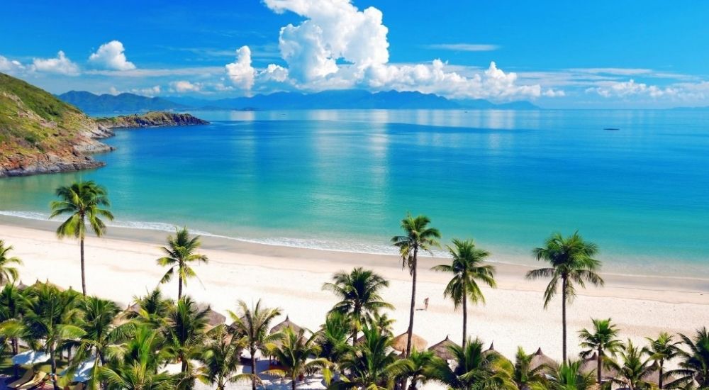 Bãi Biển Nha Trang - 6km bãi cát vàng trải dài trong nội thành